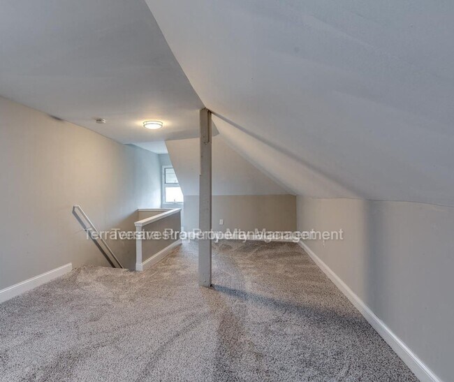 Building Photo - 116 W Main St