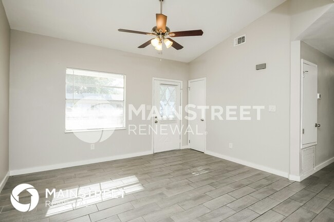 Building Photo - 355 Summerset Dr