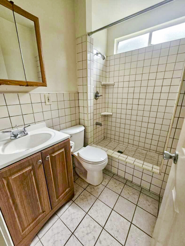 Bathroom (No Tub) - 4034 W 159th St