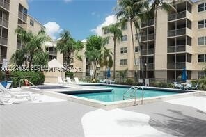 Building Photo - 8290 Lake Dr