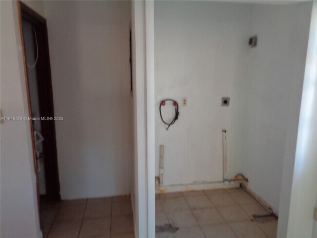 Building Photo - 32970 SW 210th Ave