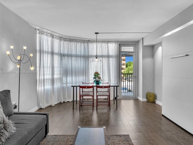 Building Photo - 3375 N Country Club Dr