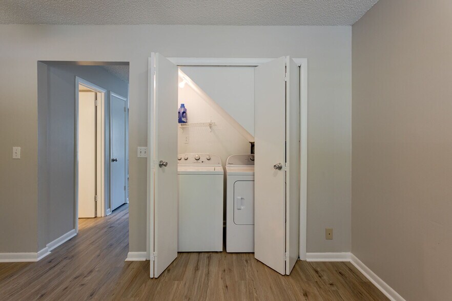 Building Photo - 241 Colt Dr B