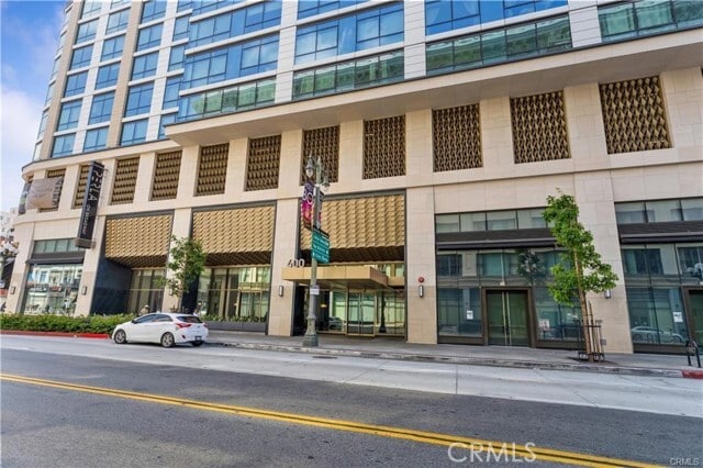 Building Photo - 400 S Broadway