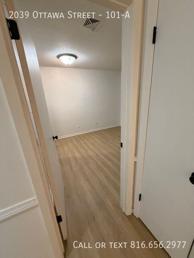 Building Photo - 2039 Ottawa St