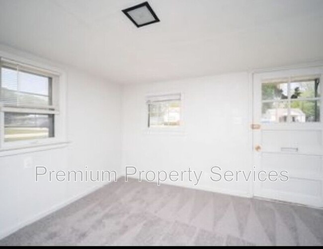 Building Photo - 319 Belteberg Rd