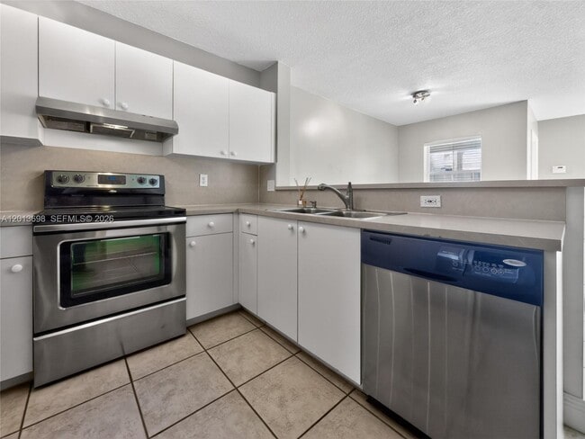 Building Photo - 5405 SW 125th Terrace