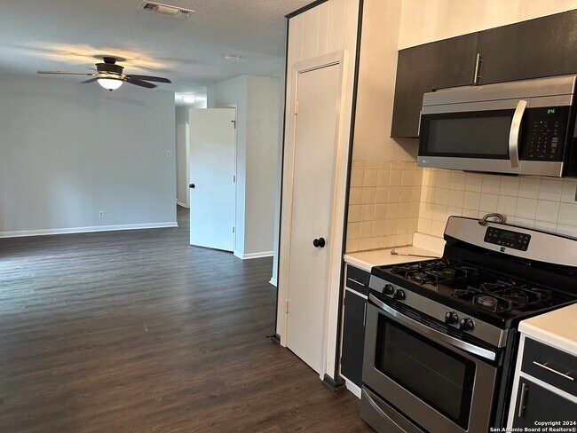 Building Photo - 7211 Westglade Dr