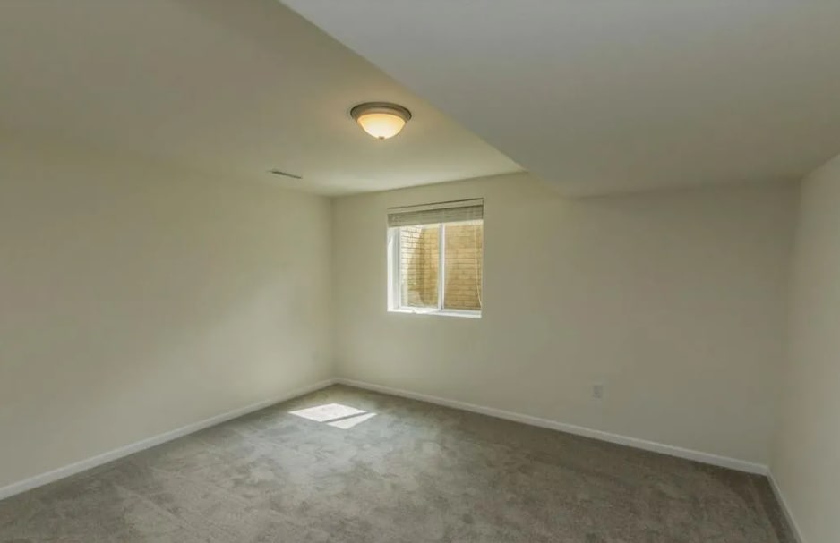 Building Photo - 3034 Sherwood Dr