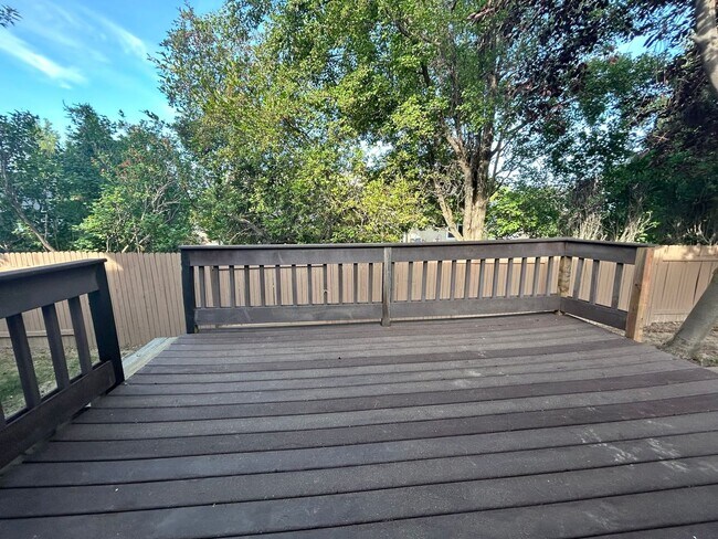 Building Photo - Impressive Home w/ 6 Bedrooms, Full Finished Basement, Lawn Care Included!