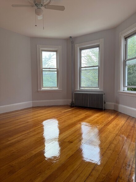 Building Photo - 161 Beacon St