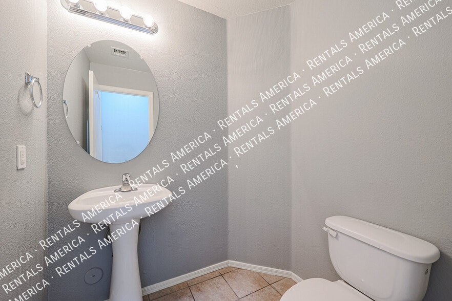 Building Photo - 3672 E Sundance Ave