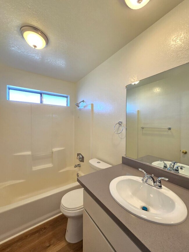 Building Photo - 6611 California City Blvd