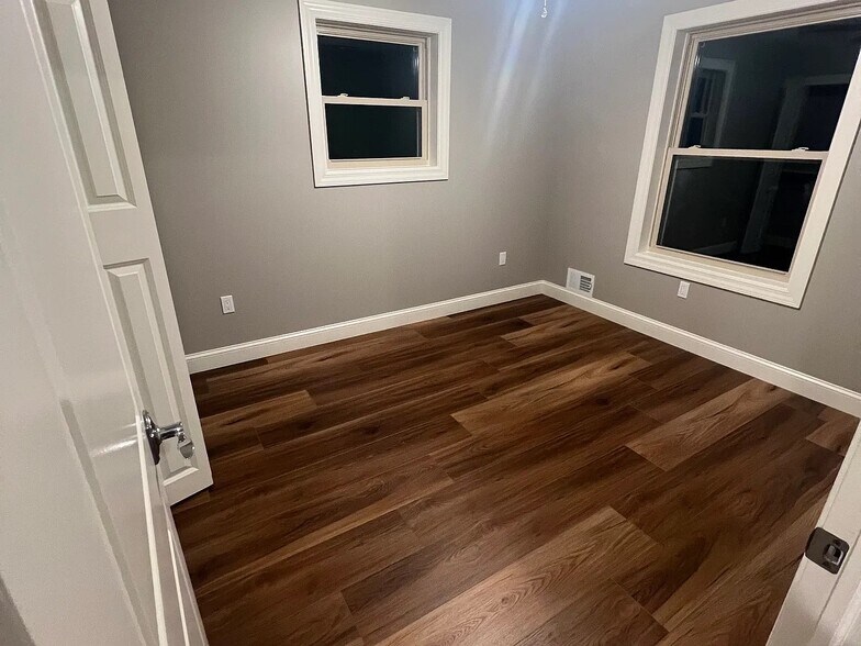 Building Photo - 407 Knight St