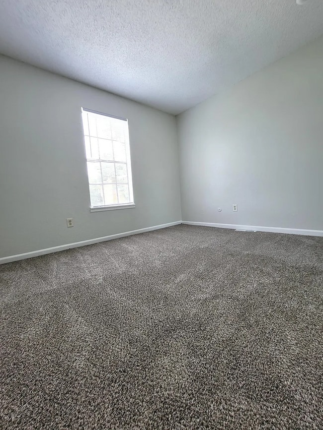 Building Photo - 10902 Mckinley Dr
