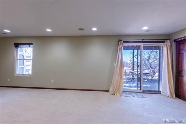 Building Photo - 2323 Dogwood Cir