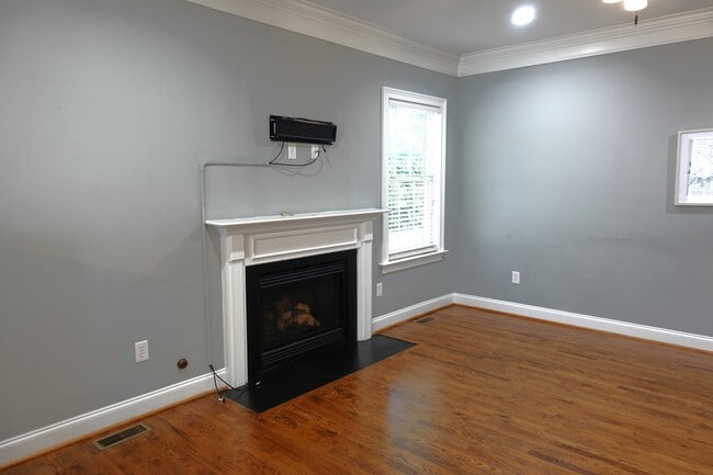 Building Photo - 923 Squires Pt