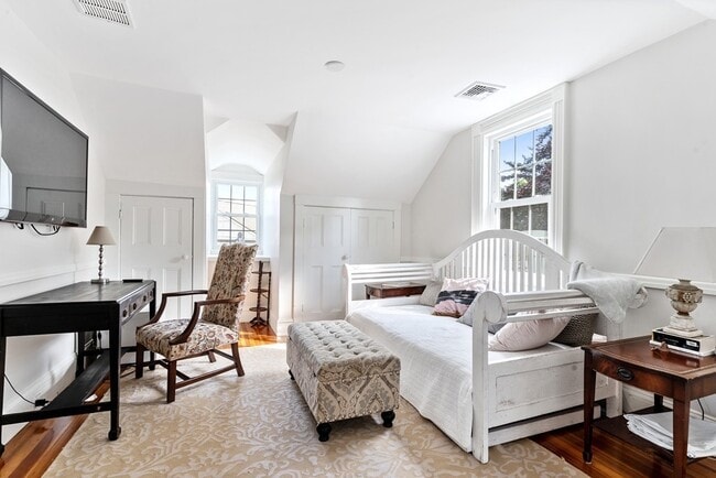 Building Photo - 205 Sohier St