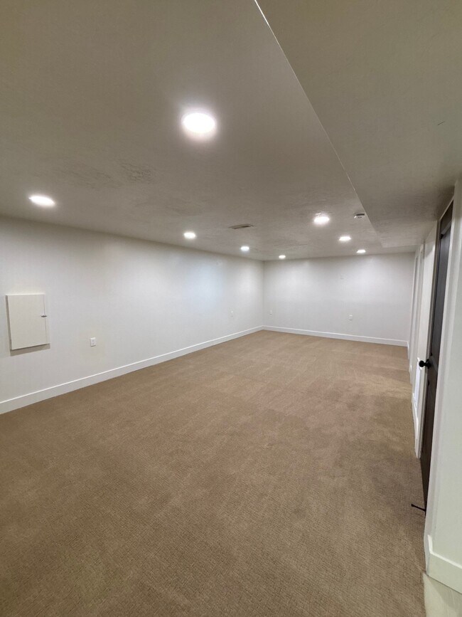 Building Photo - 7408 S Ramanee Dr