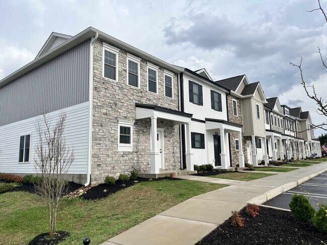 Building Photo - 556 Leesville Rd