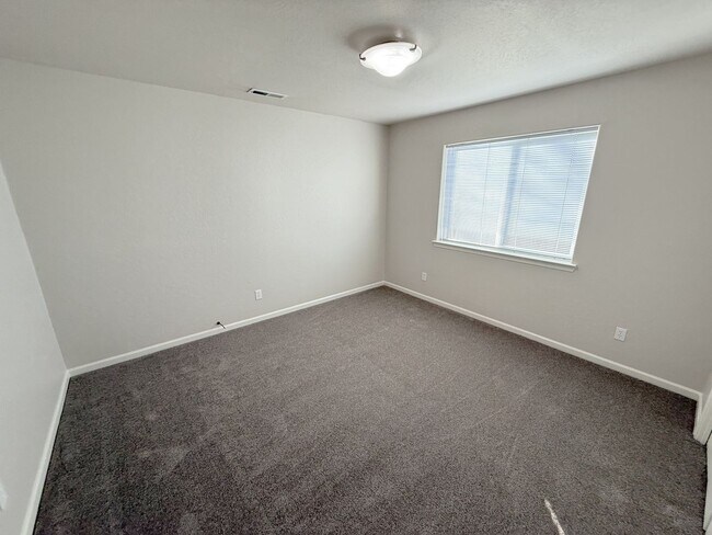 Building Photo - Three Bedroom, Two Bath House