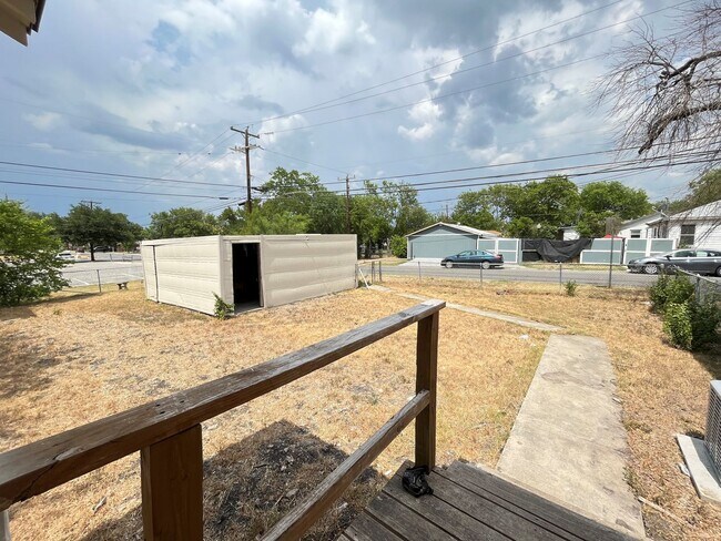Building Photo - 703 W Olmos Dr