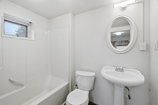 Building Photo - 5111 N Stone St