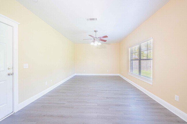 Building Photo - 8808 Bainbridge Dr
