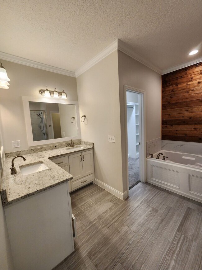 Building Photo - Charming 4-Bedroom Home with Modern Finishes in Hahira, GA - Lawn Care Included