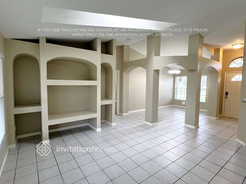 Building Photo - 2465 SW Lafayette St