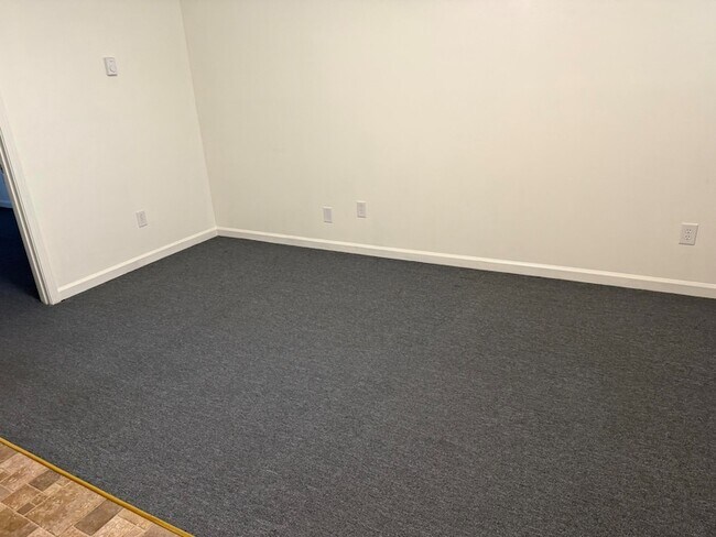 Building Photo - 419 Gibson Ln