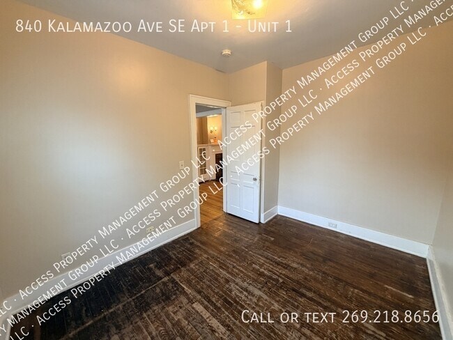 Building Photo - 840 Kalamazoo Ave SE