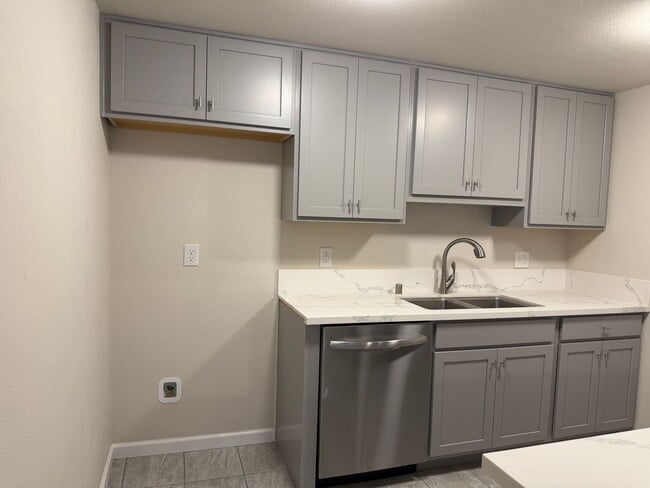 Building Photo - 5419 E Knoll Drive