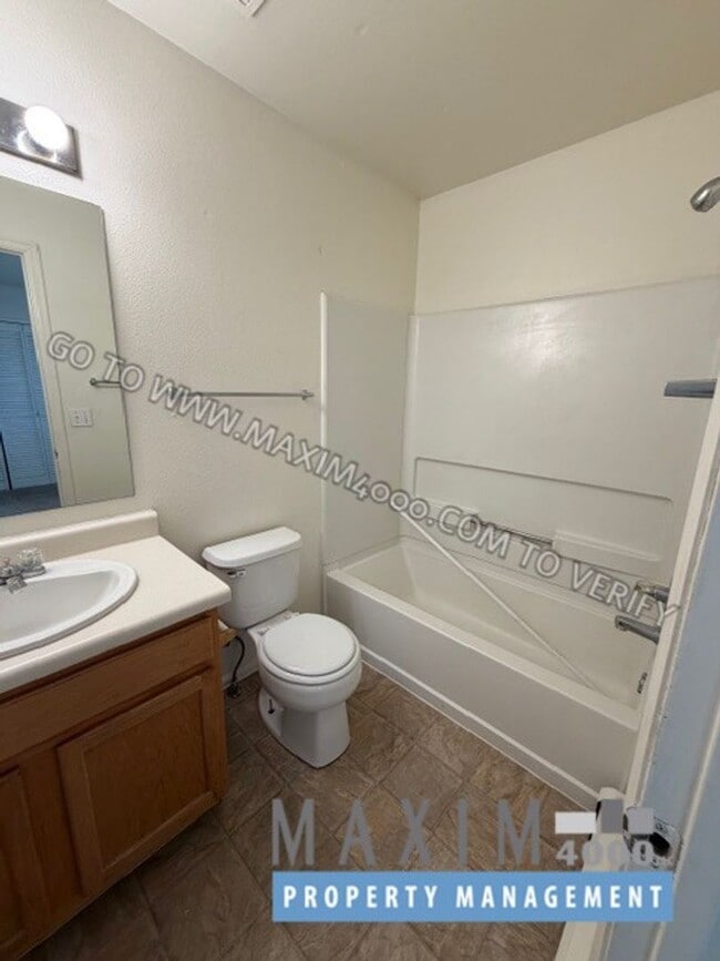 Building Photo - 483 David Ct