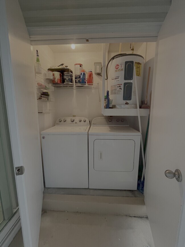 Building Photo - 1924 Westminster Cir