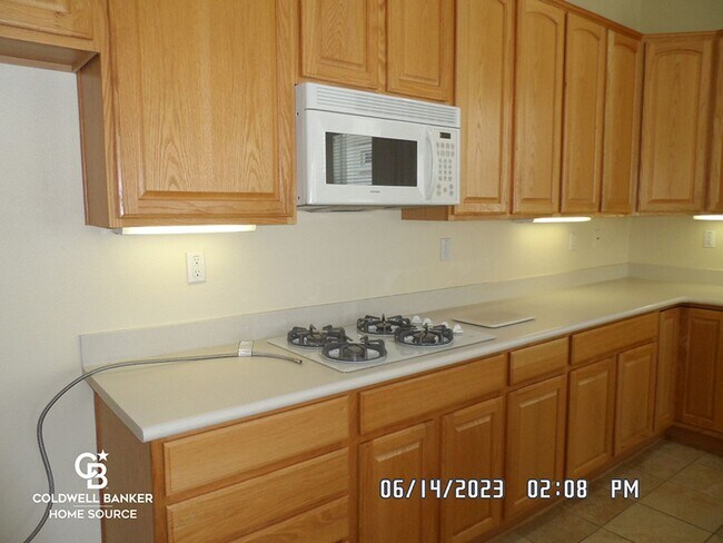 Building Photo - Sun City 55+ Gated Community, Golf Course, Clubhouse, 2 Bedroom, 2.5 Bathrooms, 2.5 Car Garage, 2...