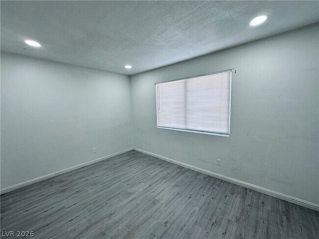 Building Photo - 4225 Stewart Ave