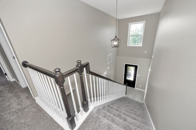 Building Photo - Fresh Paint & New Carpet! 4BR with Fenced Yard