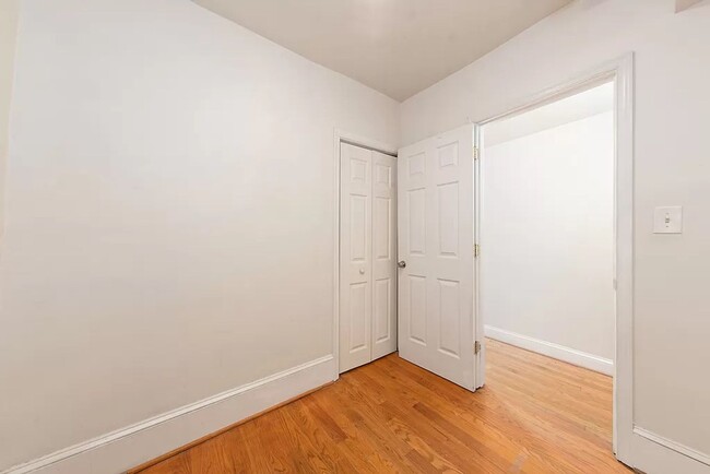 Building Photo - Charming 2br/1ba Near U St/Shaw with Parking!