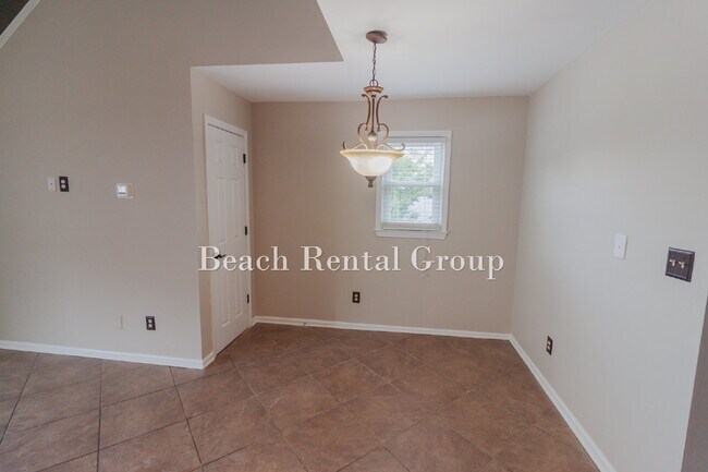 Building Photo - End Unit Townhouse in Myrtle Beach