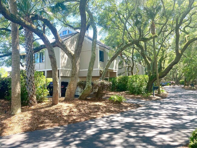 Building Photo - 1701 Longbend Dr