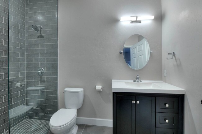 Building Photo - PRE-LEASE AUGUST 2026 - 4/4 HOUSE 3 BLOCKS FROM UA