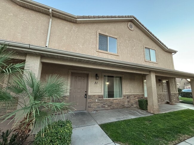 Building Photo - SOON TO BE UPDATED UNIT!