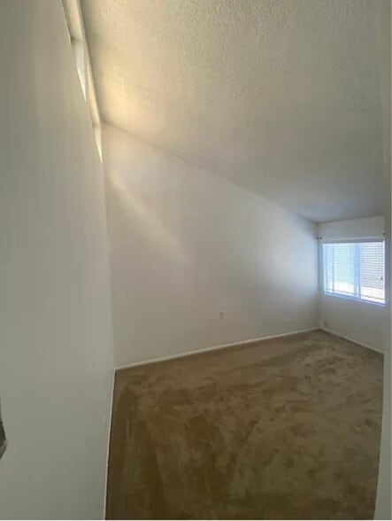 Building Photo - 221 N Juanita Ave