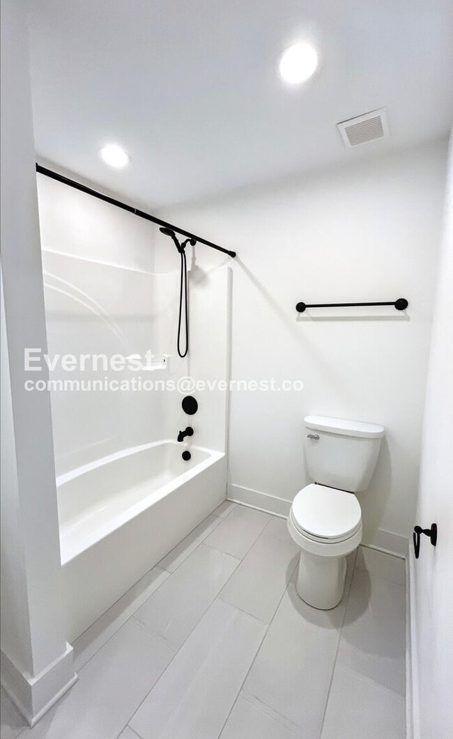 Building Photo - 174 Lynda Cir