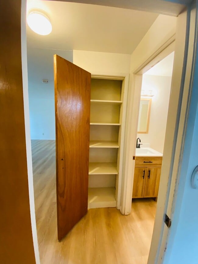 Building Photo - Charming 2-Bedroom Apartment at Fowler Court with In-Unit Washer/Dryer & Extra Storage