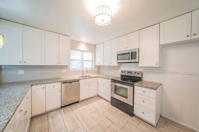 Building Photo - New Renovated Home in Fort Worth Coming Soon!