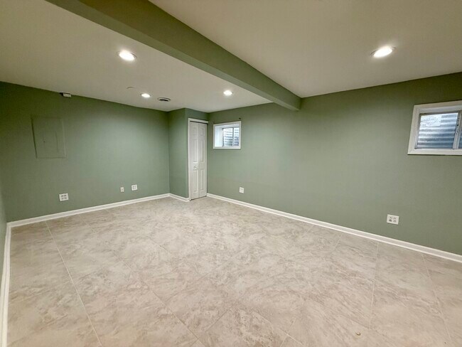 Building Photo - 100 Rumsey Pl