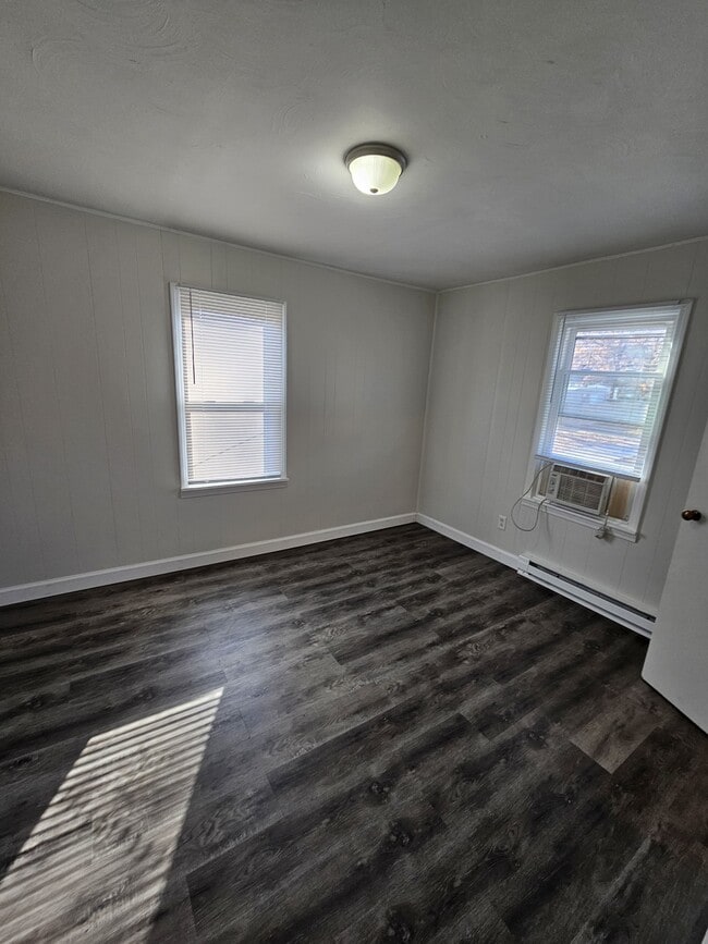 Building Photo - 420 W Hickory St