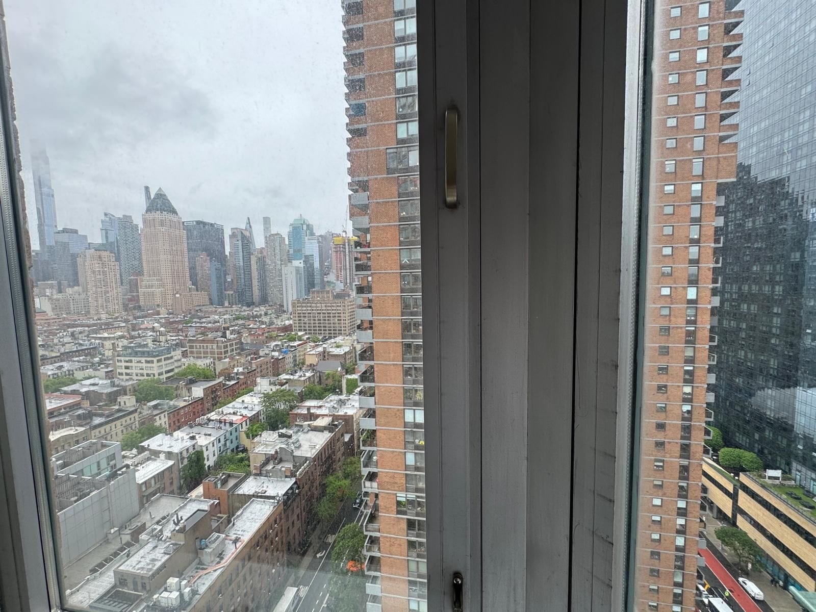 Building Photo - 500 W 43rd St